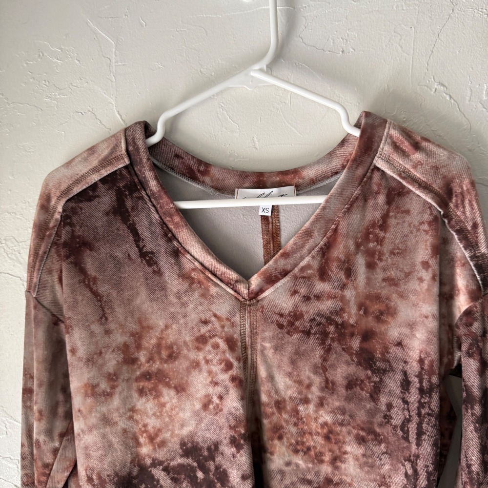 Red Haute‎ XS Tie Dye V-Neck Long Sleeve Velour Pullover Top Casual Boho Soft